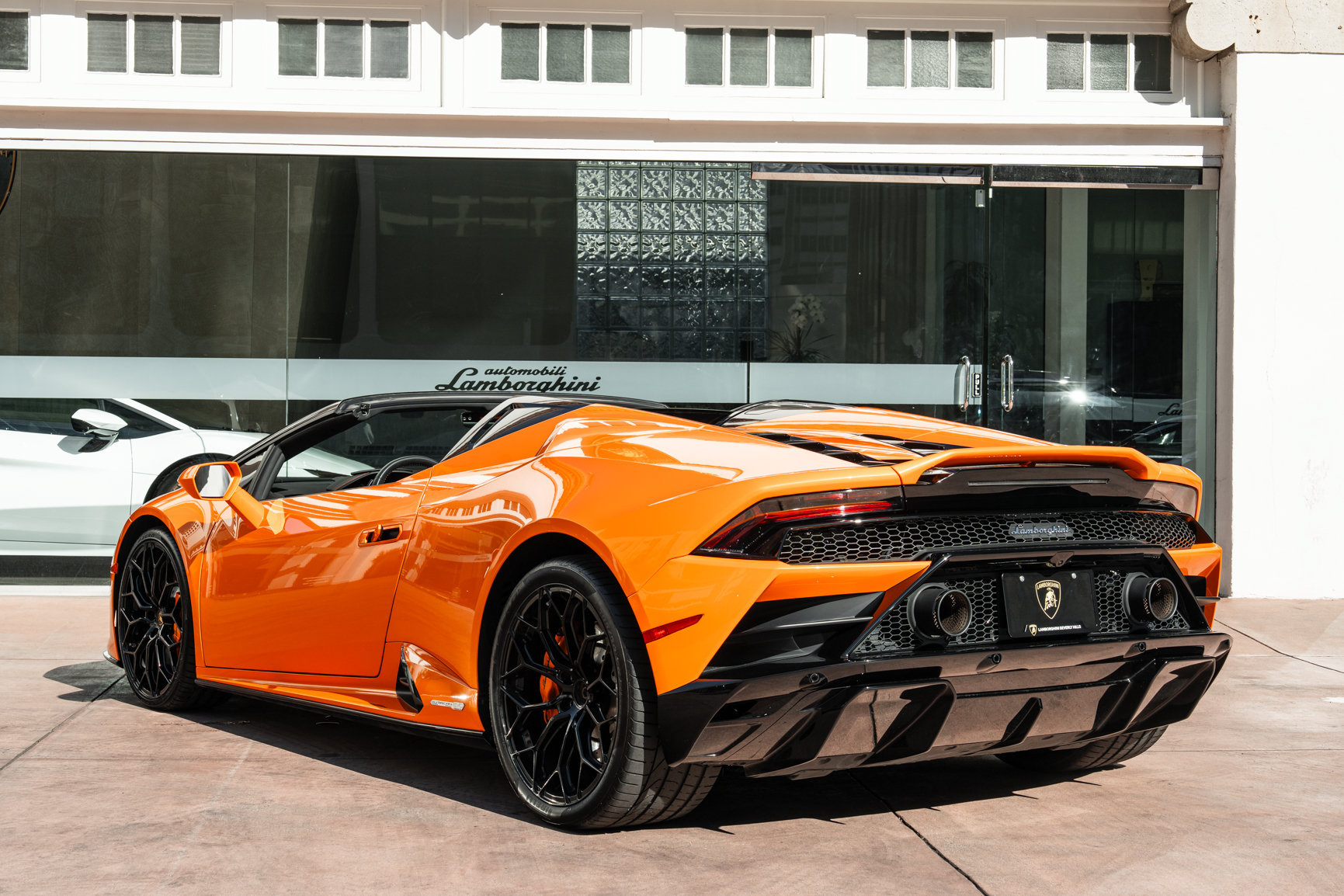 Used 2020 Lamborghini Huracan EVO RWD image 16