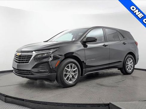 Used 2024 Chevrolet Equinox LS w/ LS Convenience Package FWD image 2