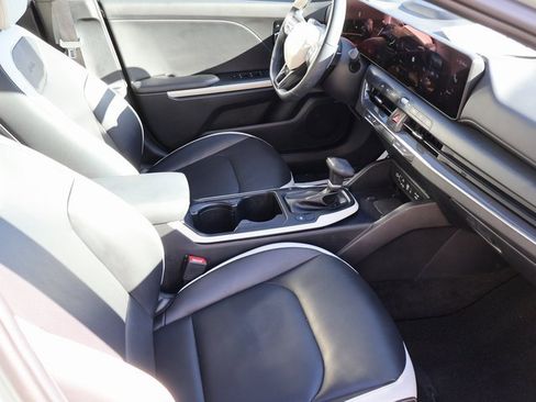 Used 2025 Kia K4 GT-Line w/ GT-Line Premium Package image 11