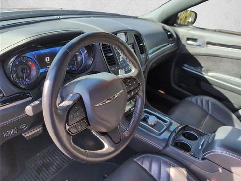 Used 2023 Chrysler 300 C image 8