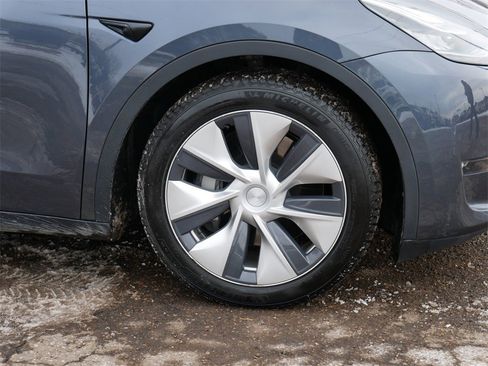 Used 2021 Tesla Model Y Long Range image 7