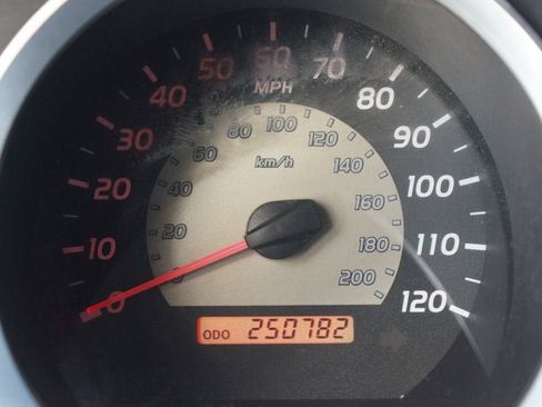 Used 2005 Toyota Tacoma PreRunner w/ SR5 Pkg #3 RWD image 4