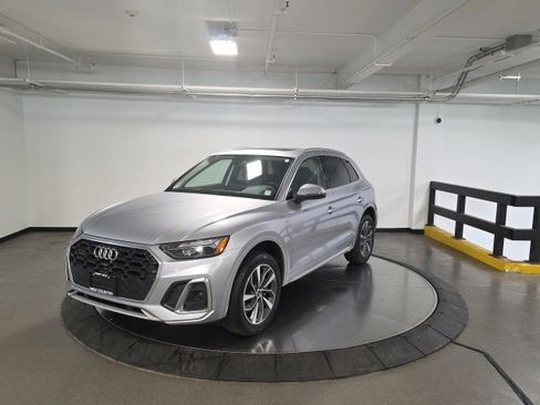 Used 2023 Audi Q5 2.0T Premium w/ Convenience Package image 4