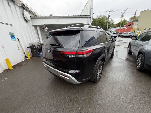 Used 2024 Nissan Pathfinder SL AWD/4WD image 5