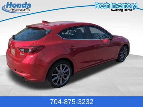 Used 2018 MAZDA MAZDA3 Grand Touring image 8