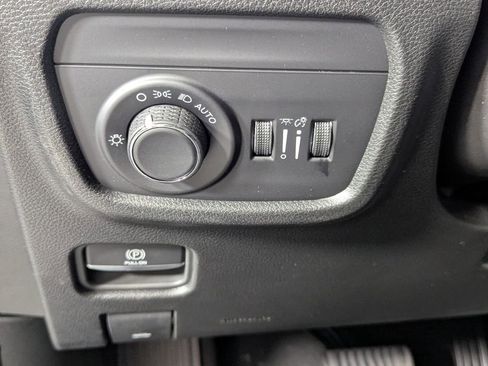 New 2025 Jeep Grand Cherokee Altitude image 15