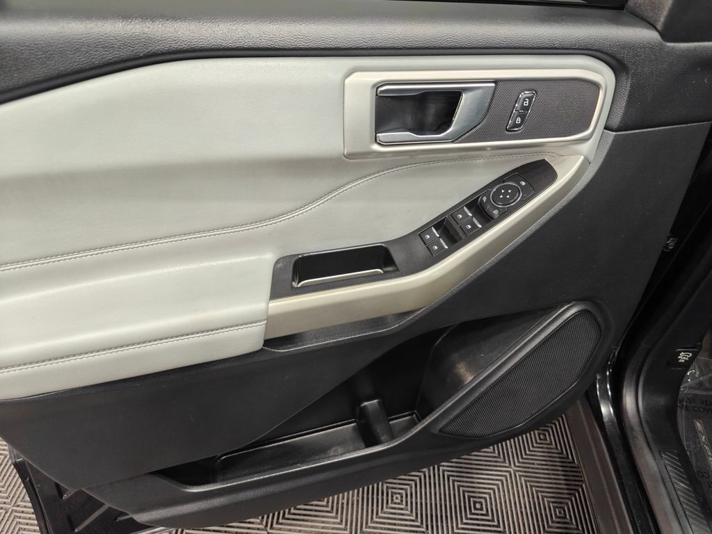 Used 2021 Ford Explorer XLT w/ Equipment Group 202A AWD/4WD image 57