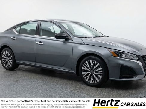 Used 2025 Nissan Altima 2.5 SV image 1