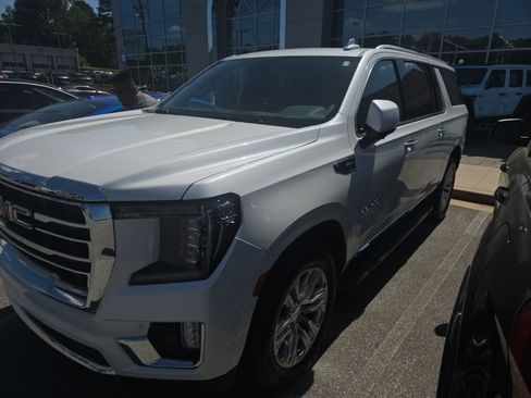 Used 2023 GMC Yukon XL SLT w/ SLT Premium Package AWD/4WD image 1
