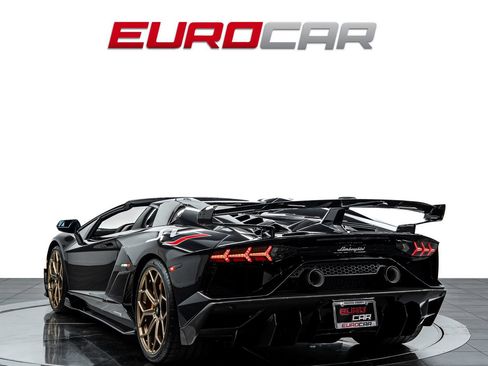 Used 2021 Lamborghini Aventador SVJ AWD/4WD image 4