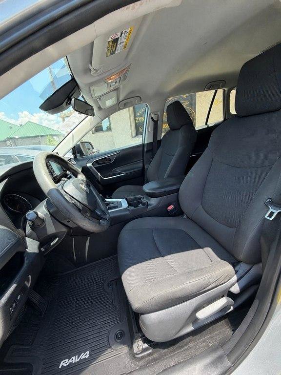 Used 2019 Toyota RAV4 LE FWD image 15