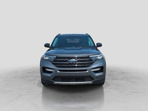 Used 2023 Ford Explorer XLT w/ Equipment Group 202A AWD/4WD image 3