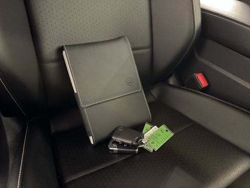 Used 2023 Volkswagen Atlas SE image 42