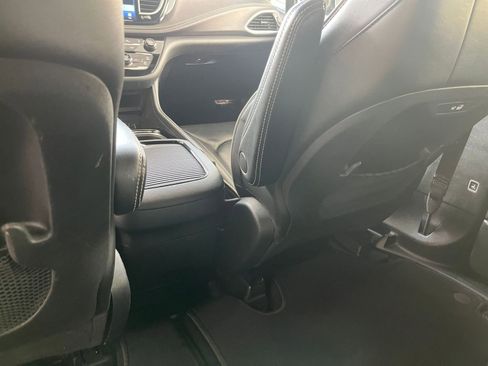 Used 2025 Chrysler Pacifica Limited image 29