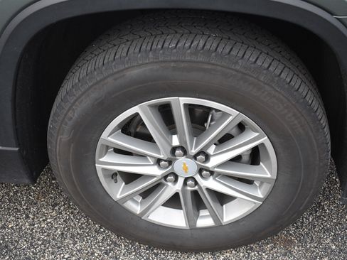 Used 2023 Chevrolet Traverse LT FWD image 11