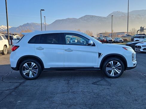 Used 2021 Mitsubishi Outlander Sport SE image 2