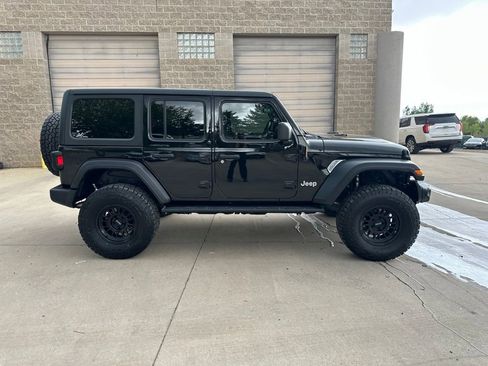 Used 2019 Jeep Wrangler Unlimited Sport S AWD/4WD image 38