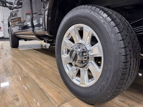 Used 2020 Ford F250 Platinum w/ FX4 Off-Road Package AWD/4WD image 9