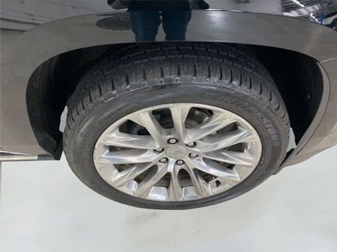 Used 2018 Cadillac Escalade ESV Premium Luxury image 16