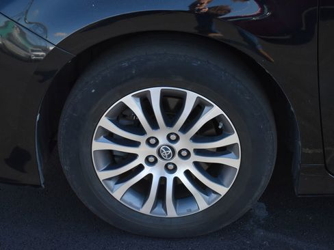 Used 2020 Toyota Sienna XLE Premium image 11