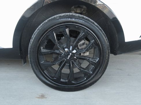 Certified 2023 Kia Sorento SX image 28