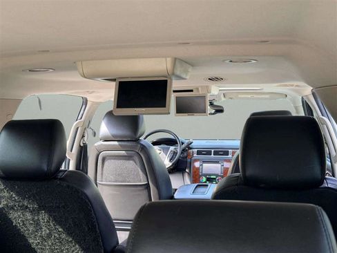 Used 2014 Chevrolet Suburban LTZ RWD image 31