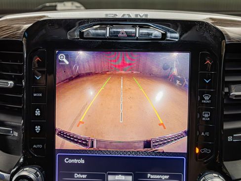 Used 2019 RAM 1500 Laramie AWD/4WD image 18