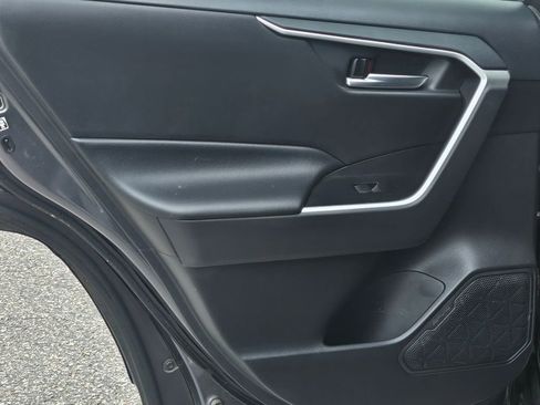 Used 2019 Toyota RAV4 XLE image 31