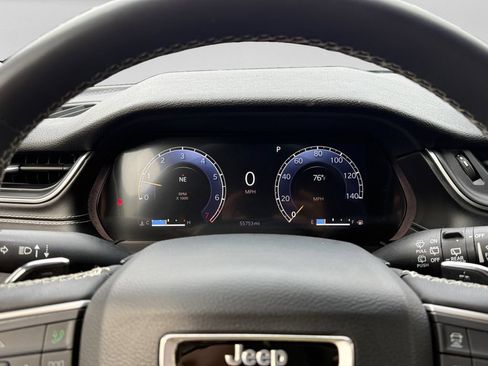 Certified 2023 Jeep Grand Cherokee Laredo AWD/4WD image 23