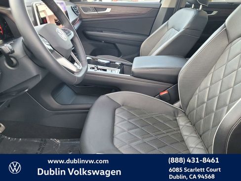 Certified 2025 Volkswagen Atlas SEL Premium R-Line image 22