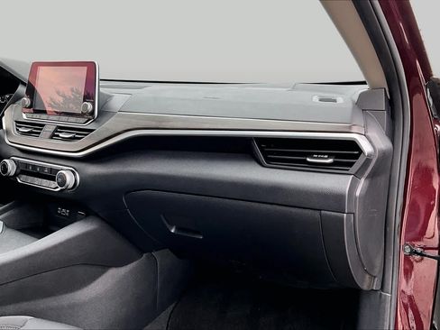 Used 2025 Nissan Altima 2.5 SV FWD image 19
