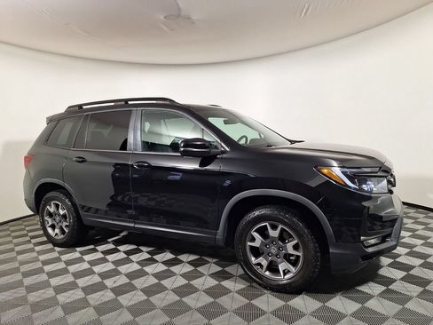 Used 2023 Honda Passport TrailSport image 3