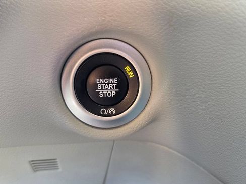 Used 2024 Chrysler Pacifica Touring-L FWD image 26