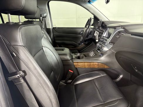 Used 2019 Chevrolet Suburban LT image 15