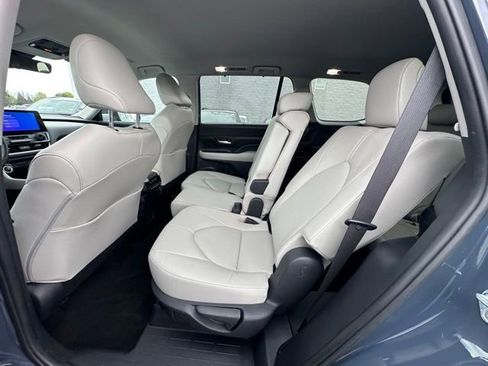 Used 2024 Toyota Grand Highlander AWD image 28