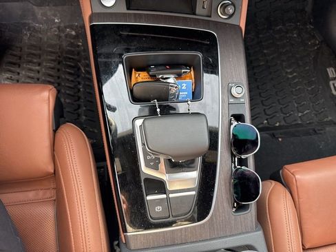 Used 2024 Audi Q5 e Premium Plus w/ Premium Plus Package image 13