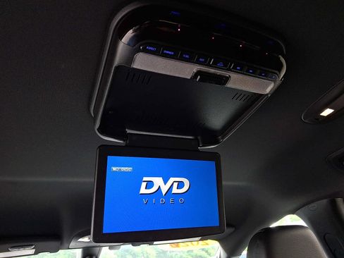 Used 2020 Chrysler Pacifica Touring-L w/ S Appearance Package FWD image 12