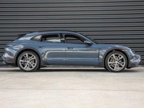 Used 2025 Porsche Taycan 4 Cross Turismo image 12