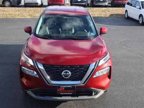 Used 2021 Nissan Rogue SV image 3