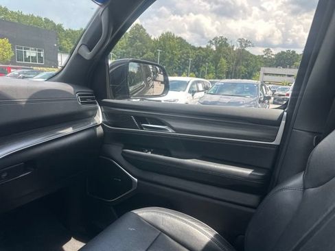 Used 2024 Jeep Wagoneer Series II w/ Flexible Seating Group RWD image 18