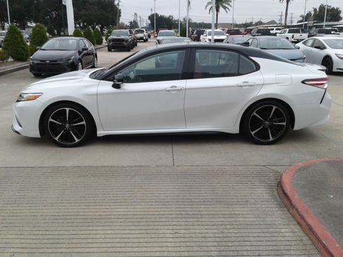 Used 2020 Toyota Camry XSE image 4