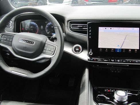 Certified 2025 Jeep Wagoneer 4WD w/ Premium Group I image 13