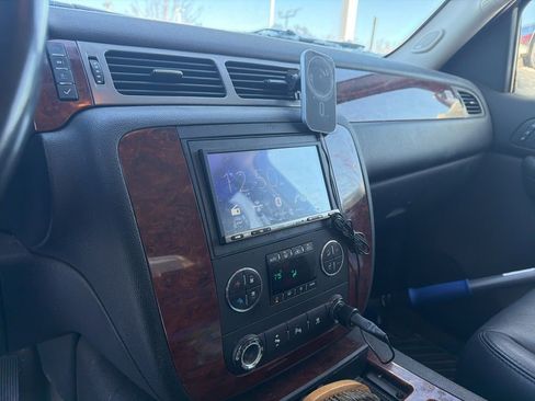 Used 2009 Chevrolet Avalanche LTZ image 17