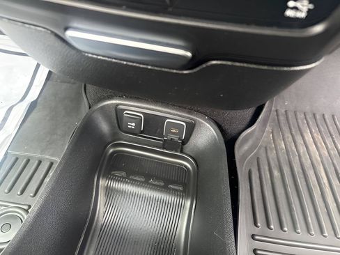 Used 2018 Chrysler Pacifica Touring-L Plus FWD image 19