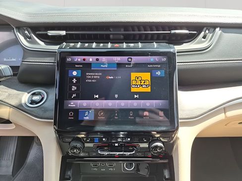 Used 2024 Jeep Grand Cherokee Limited w/ Luxury Tech Group II AWD/4WD image 40