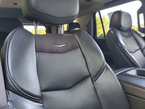 Used 2015 Cadillac Escalade Luxury image 31