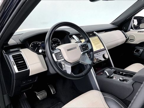 Used 2023 Land Rover Discovery HSE R-Dynamic AWD/4WD image 16