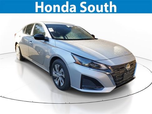 Used 2024 Nissan Altima 2.5 S image 1