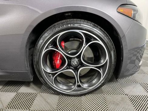 Used 2025 Alfa Romeo Giulia AWD w/ Veloce Package AWD image 9