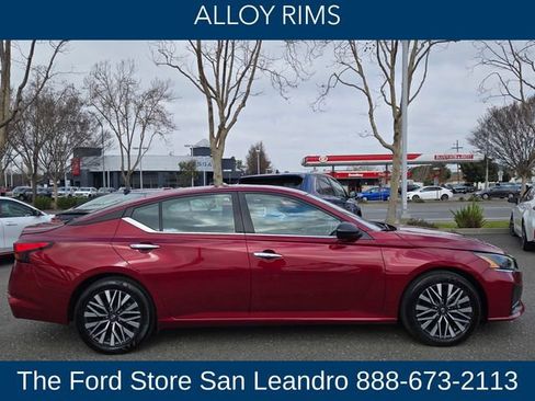 Used 2024 Nissan Altima 2.5 SV image 9